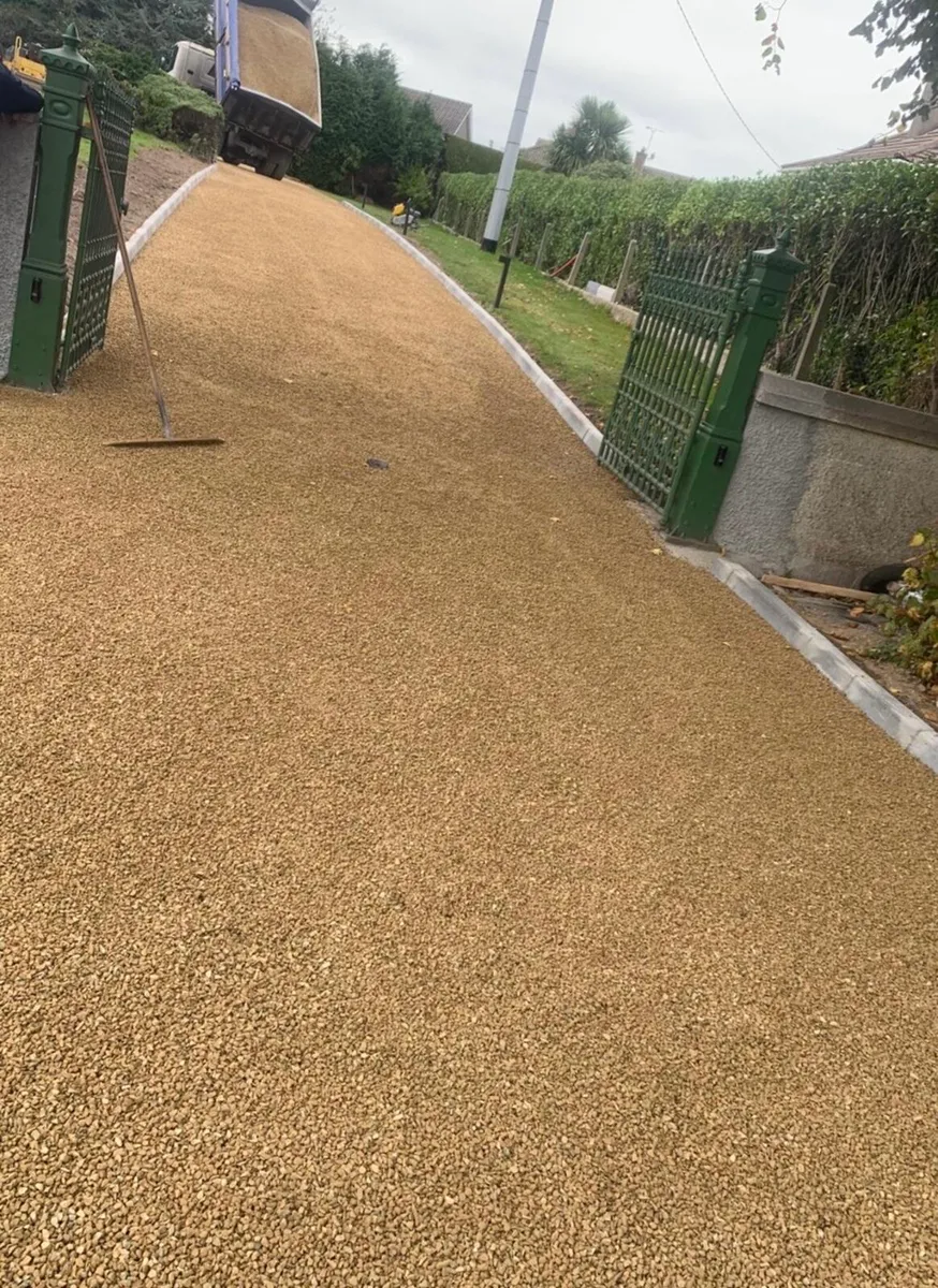 tar and chippings driveways