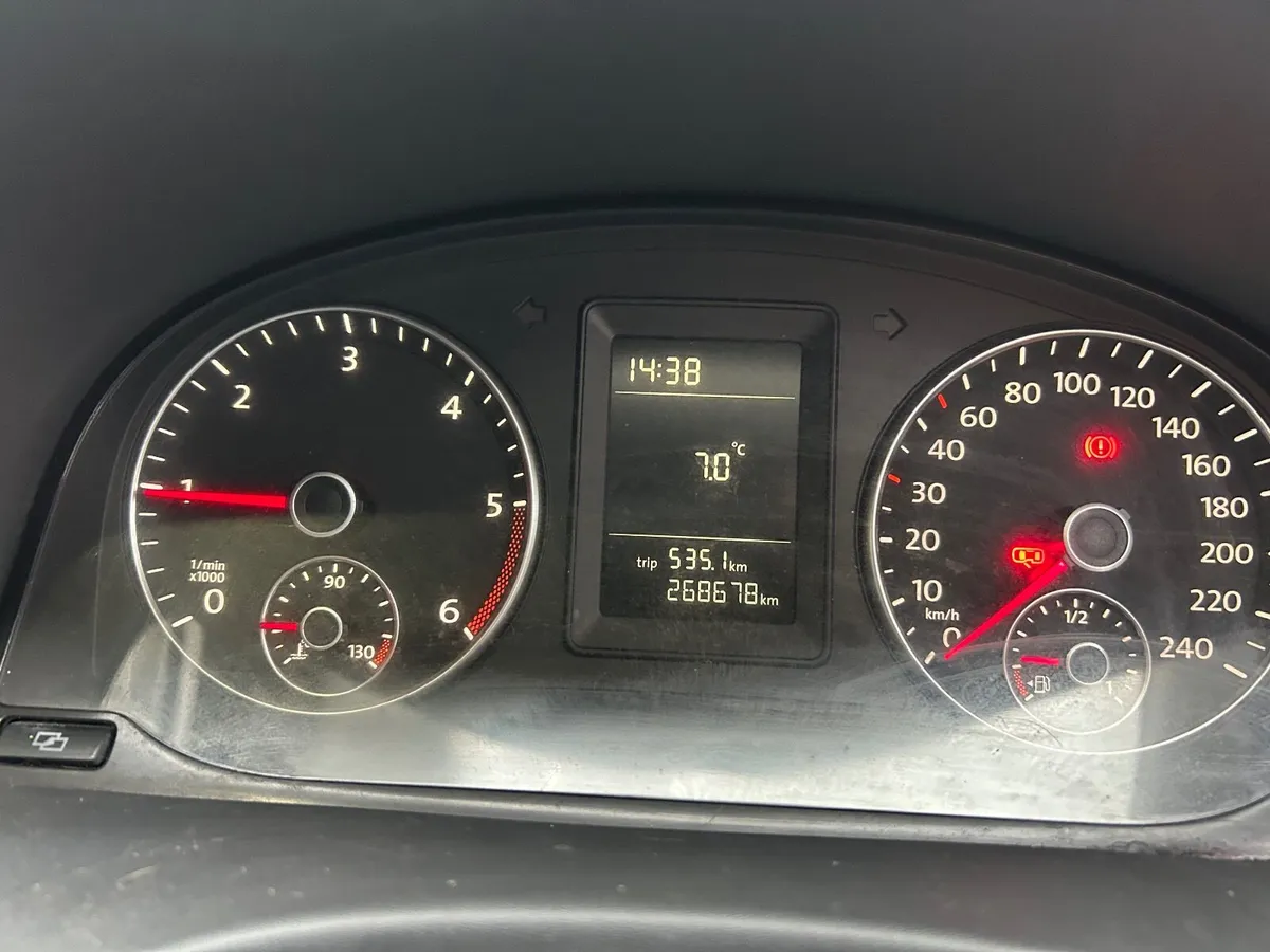 Volkswagen Caddy 2011 - Image 2