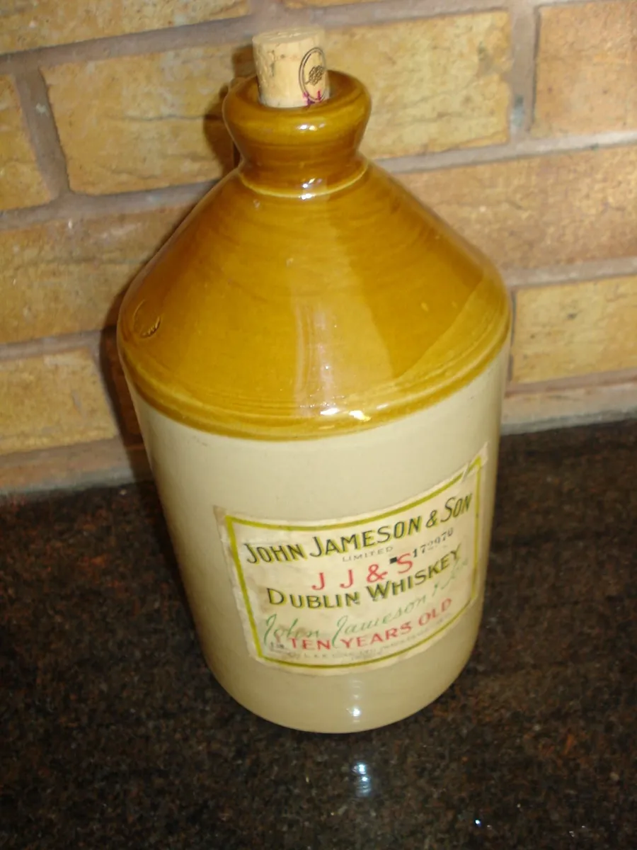 VINTAGE  LARGE 11 INCH STONEWARE FLAGON. - Image 3