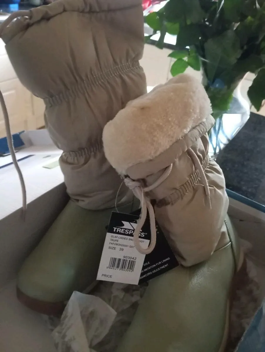 New snow boots - Image 1