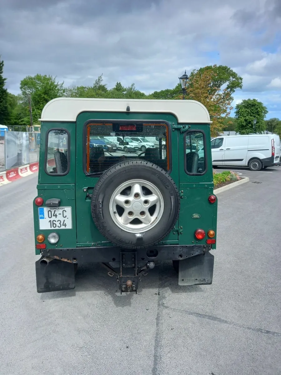Land Rover Defender 2004 - Image 2