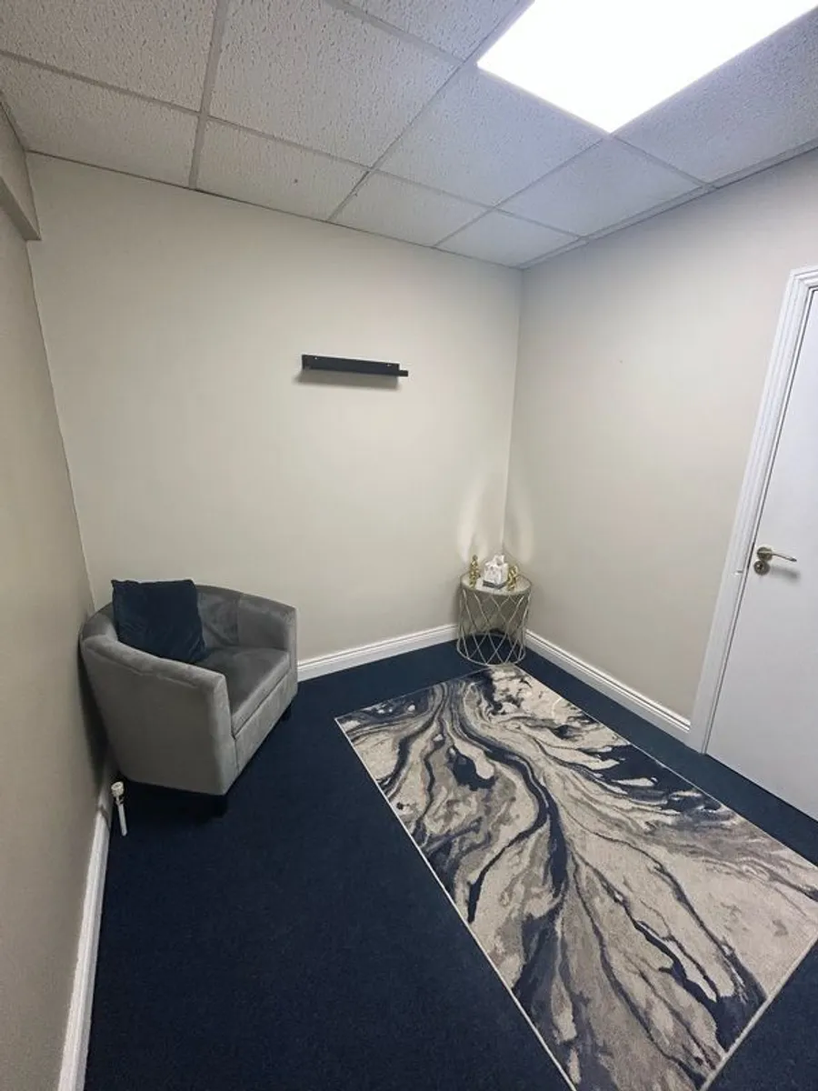 Treatment Room to Rent - Image 1
