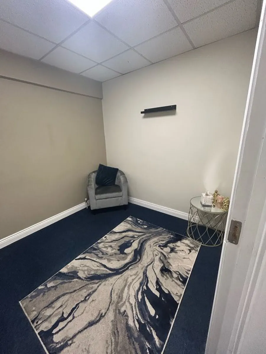 Treatment Room to Rent - Image 3