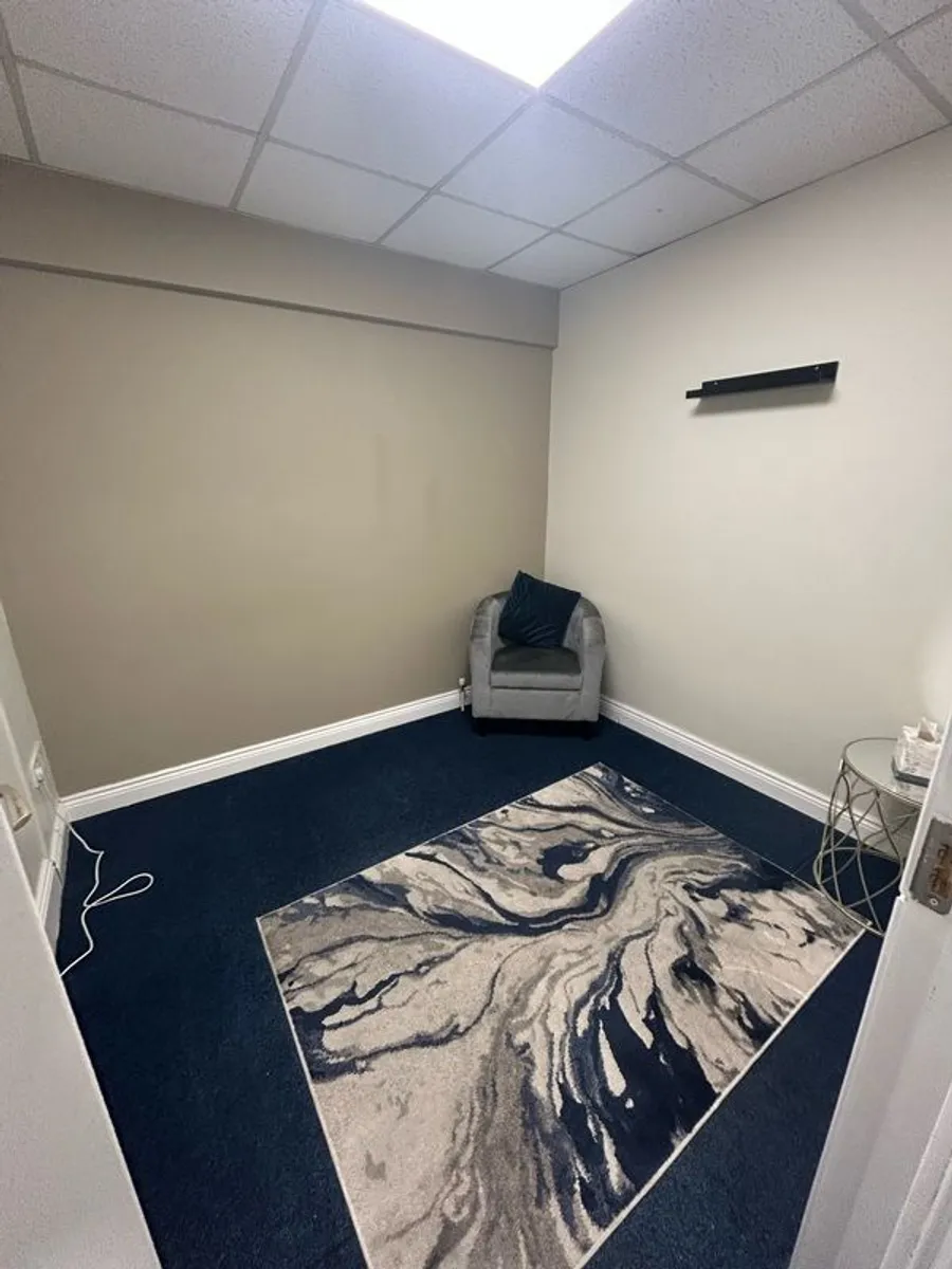 Treatment Room to Rent - Image 4