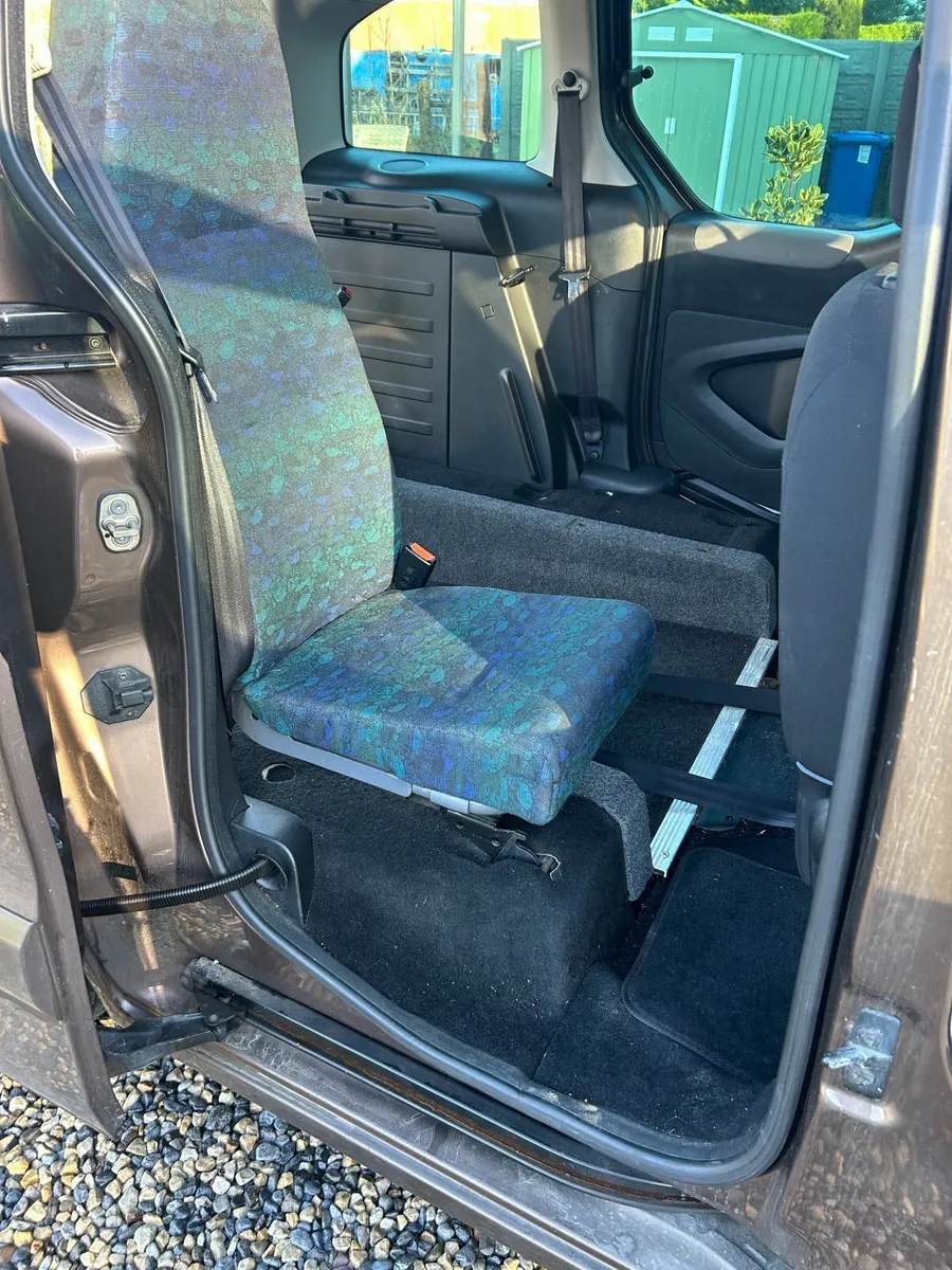 Peugeot Partner Tepee 2012 Wheelchair Car - Image 3