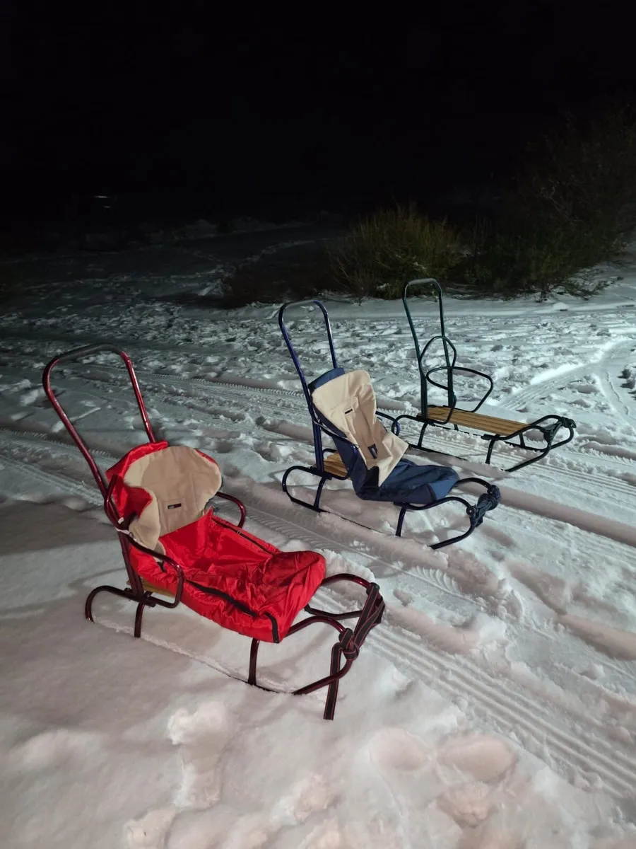 Snow sleigh with cover - Image 1