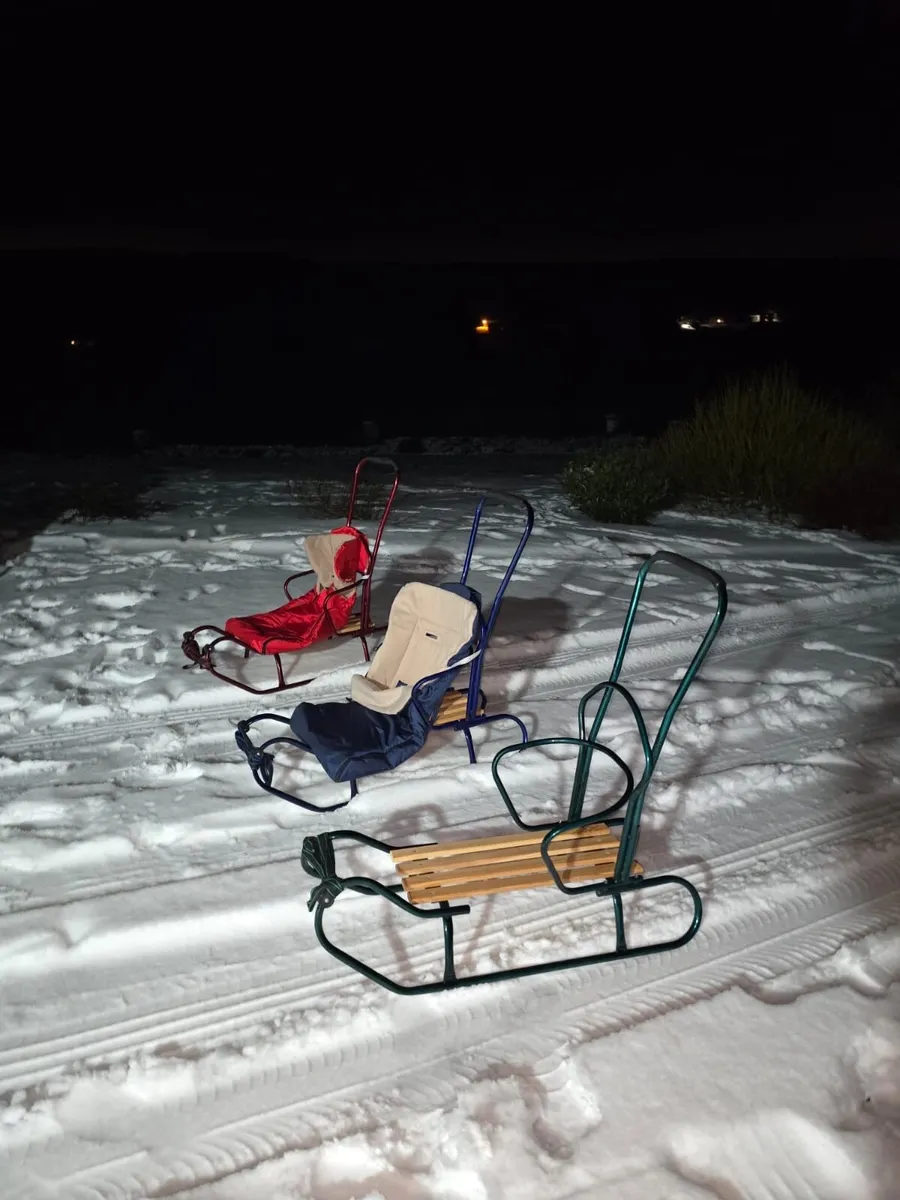 Snow sleigh with cover - Image 2