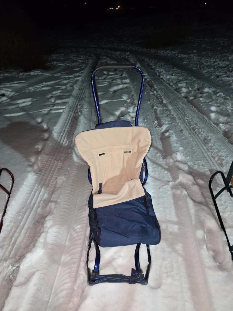 Snow sleigh with cover - Image 4
