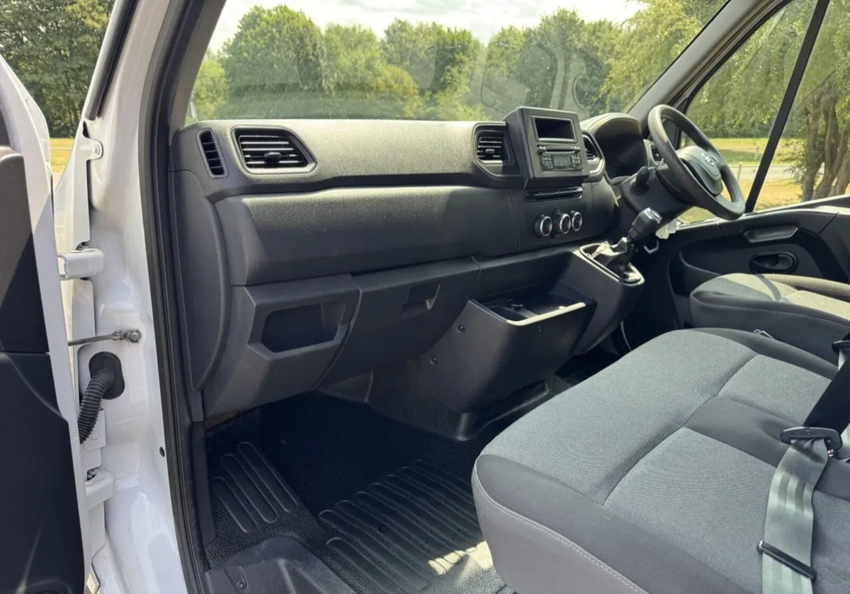 2021 Nissan Nv400 Dropside Van - Image 3