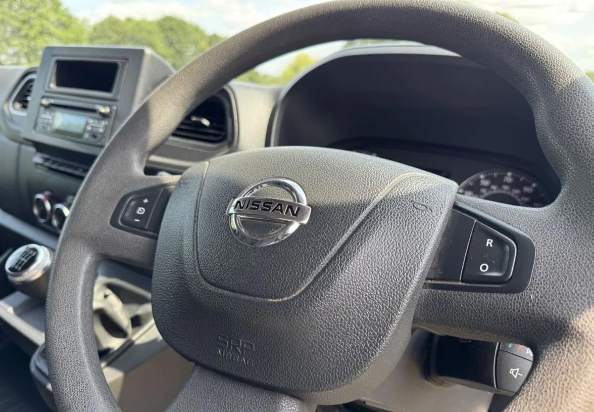 2021 Nissan Nv400 Dropside Van - Image 2