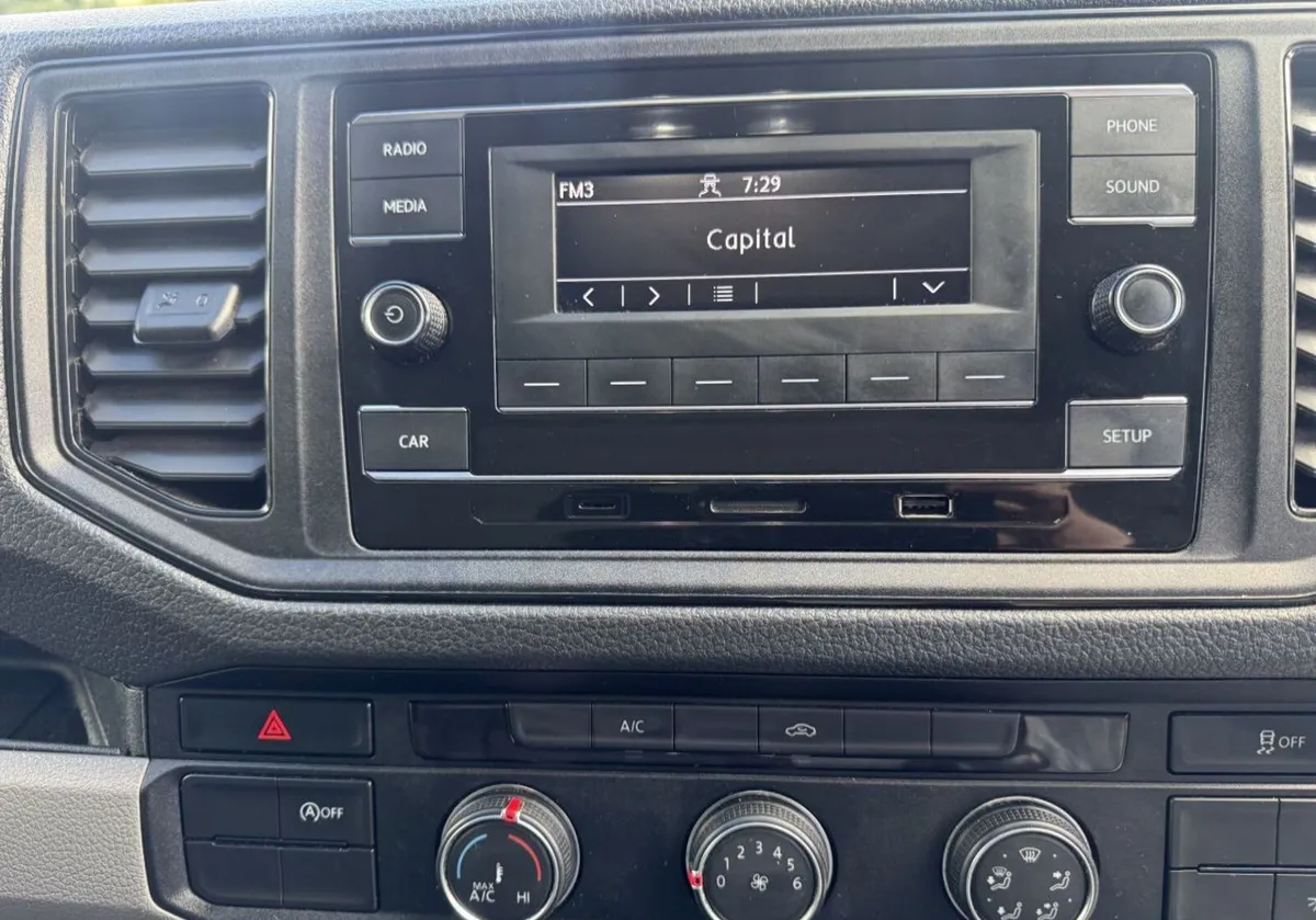 2022 Volkswagen Crafter Luton Box Van - Image 3