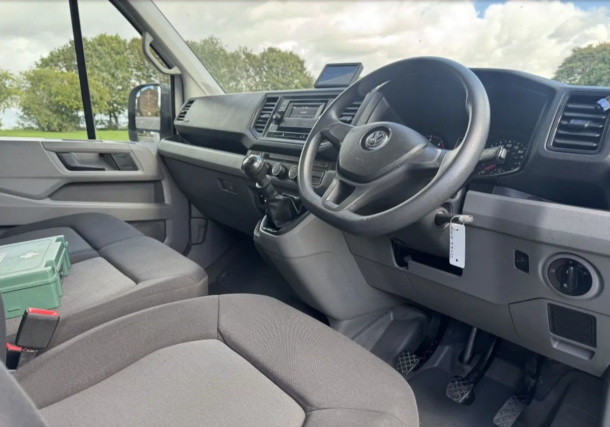 2022 Volkswagen Crafter Luton Box Van - Image 4