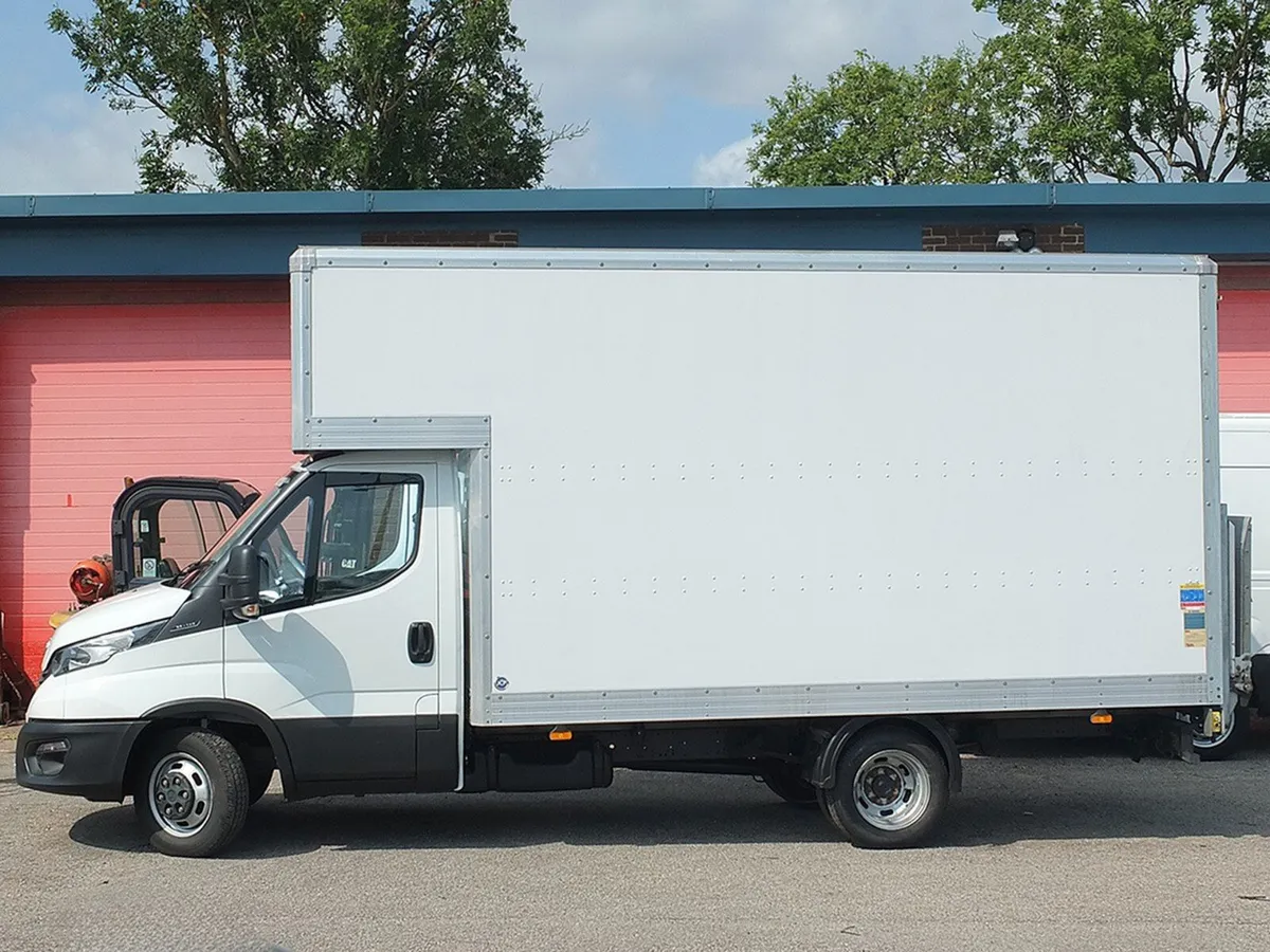 2022 Iveco Daily Luton Box Van - Image 3
