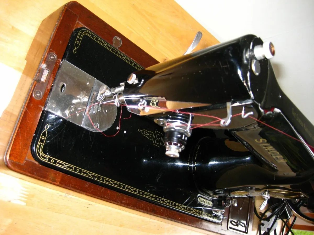 Spotless Singer 201K Quality Sewing Machine. - Image 2