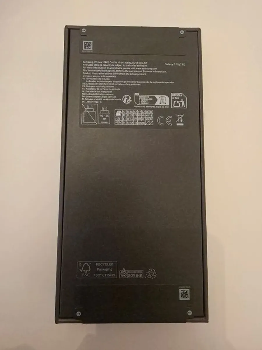 Selling Samsung Galaxy Z Flip 7 Fe - Image 3