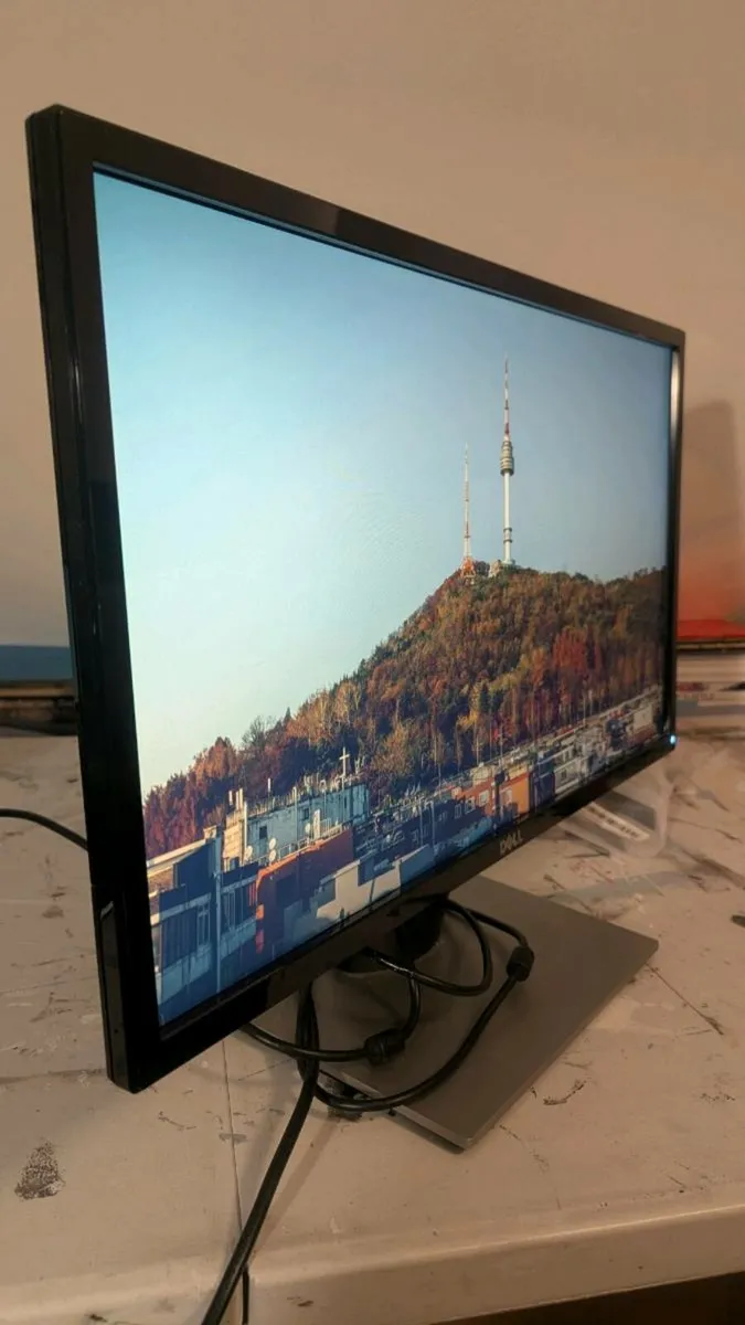 Dell 24" Computer Monitor - Image 2