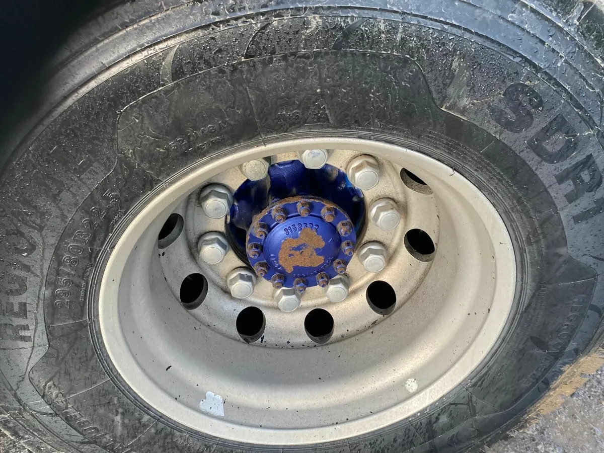 Volvo Other 2010 - Image 4