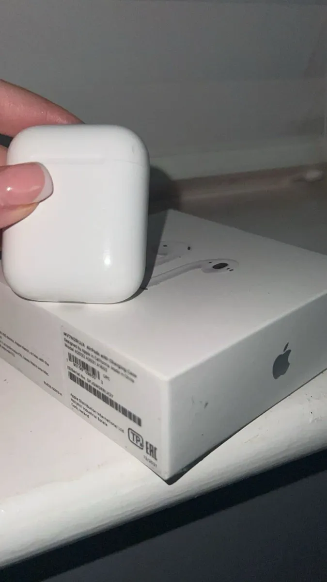 Apple Airpods - Image 1