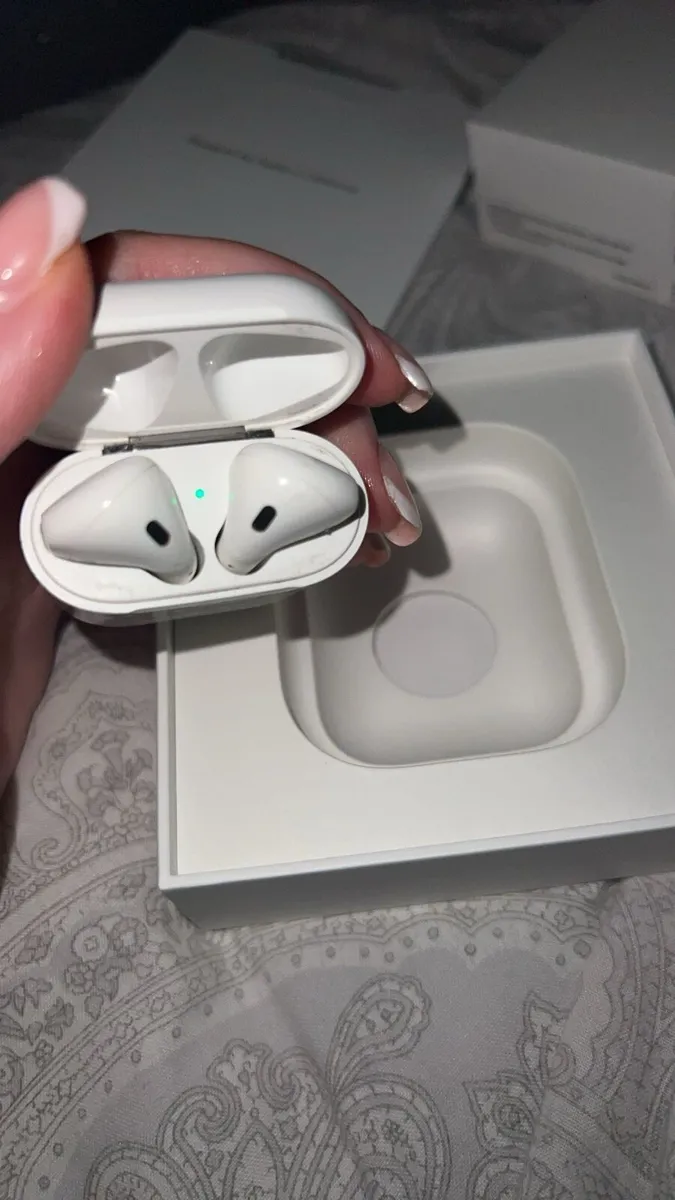 Apple Airpods - Image 2