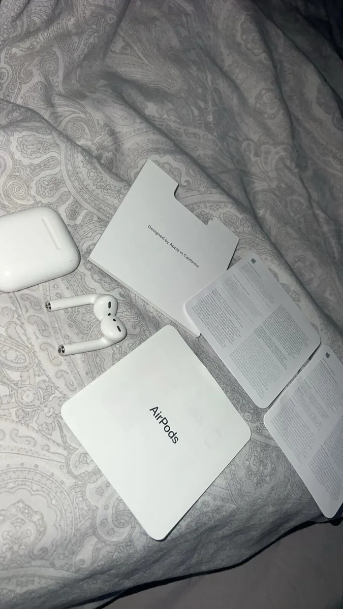 Apple Airpods - Image 3