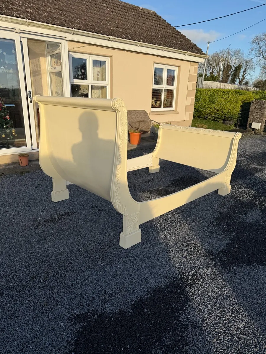 Lovely furniture for a girls room . - Image 1