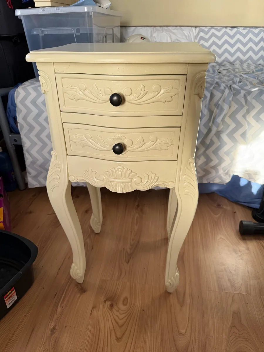 Lovely furniture for a girls room . - Image 4