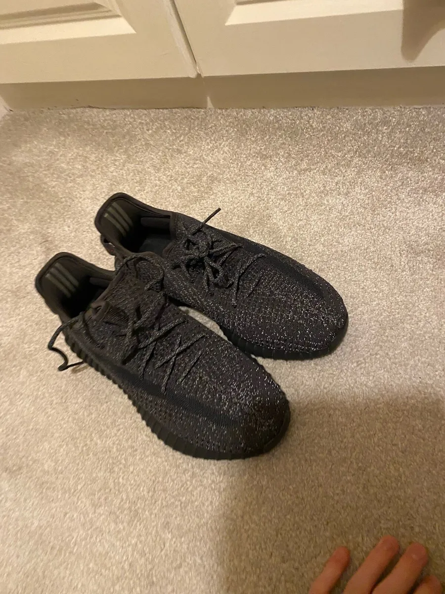 Yeezy shoes - Image 2