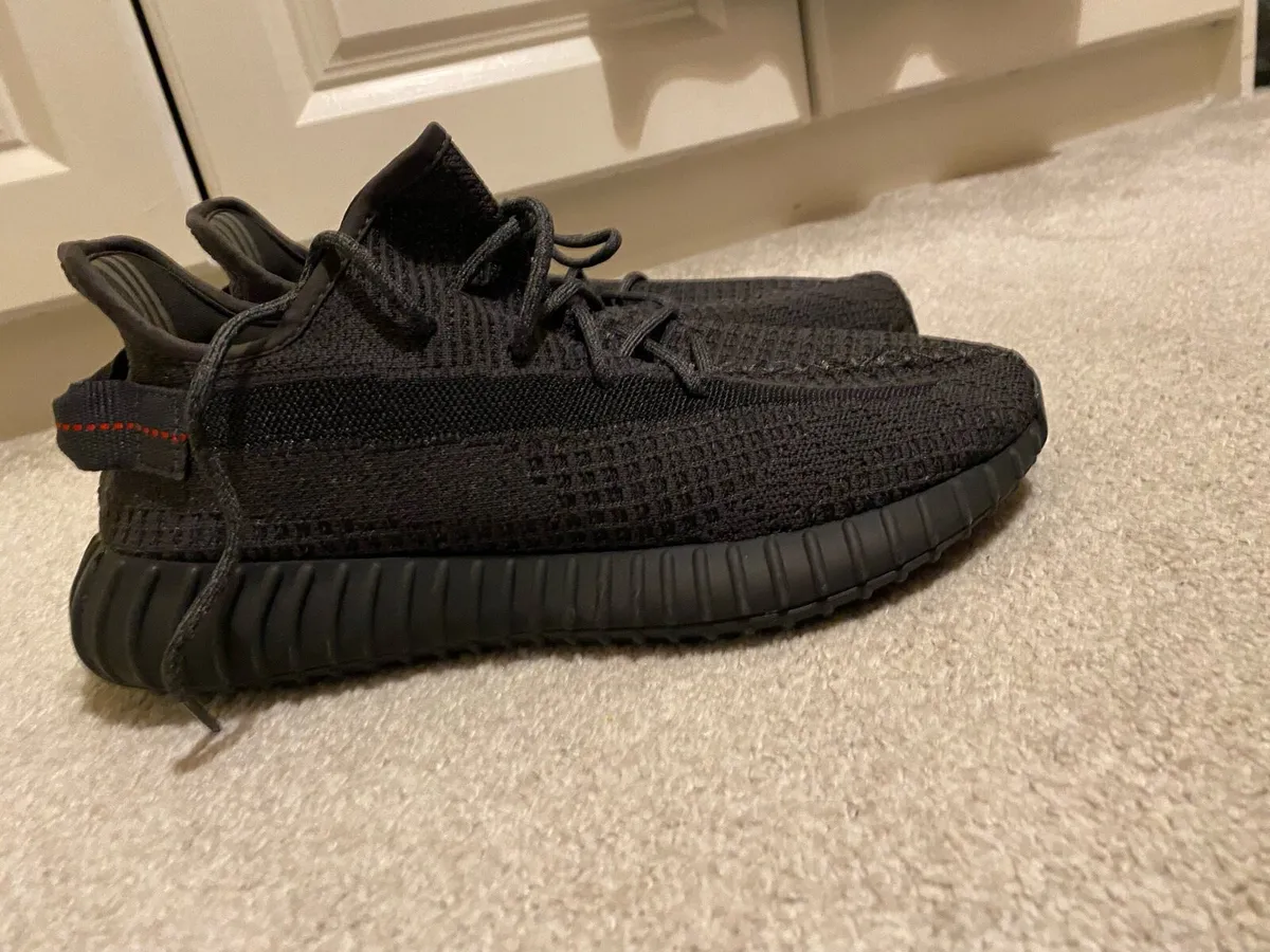 Yeezy shoes - Image 4