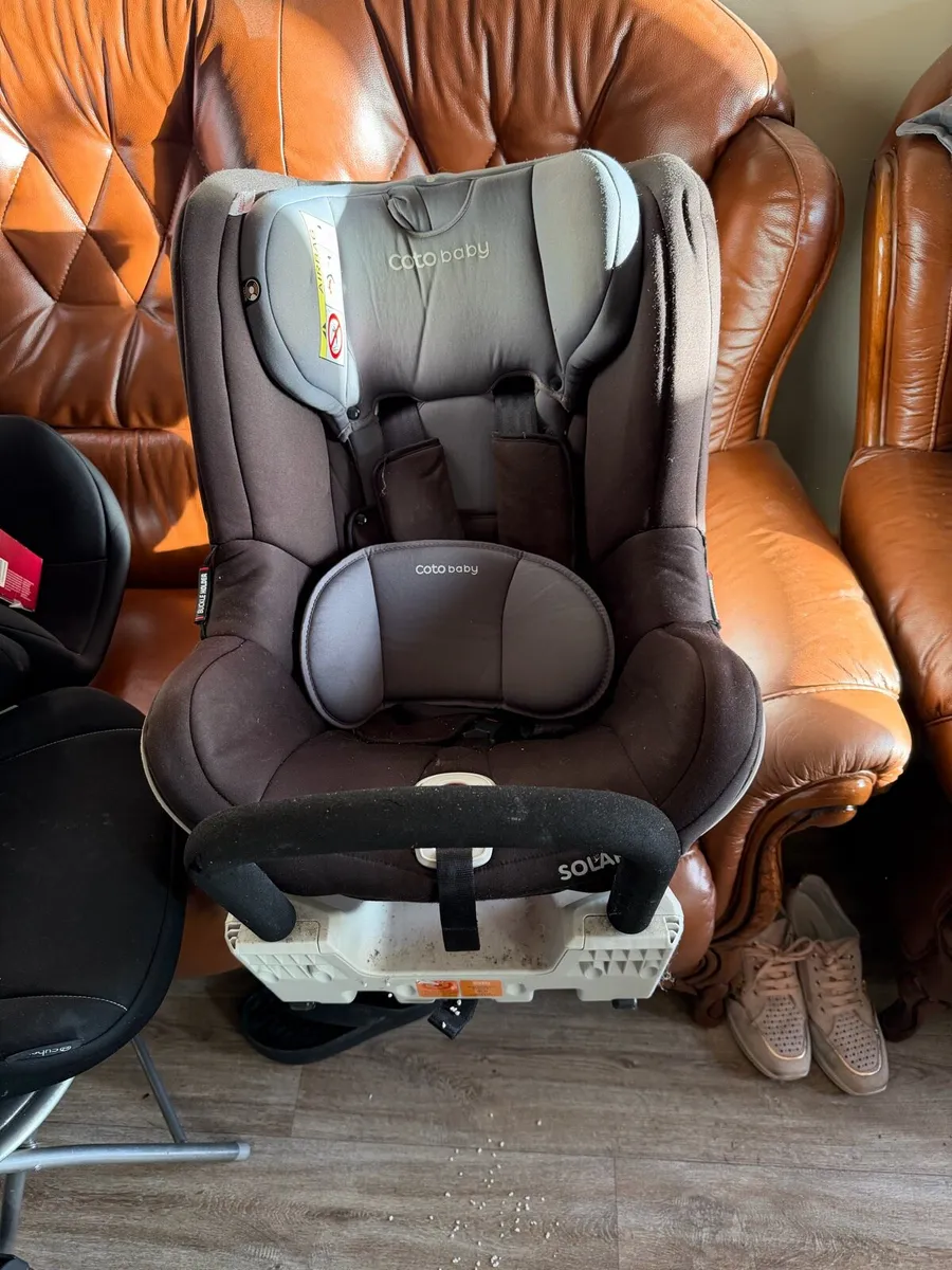Child’s car seat - Image 1