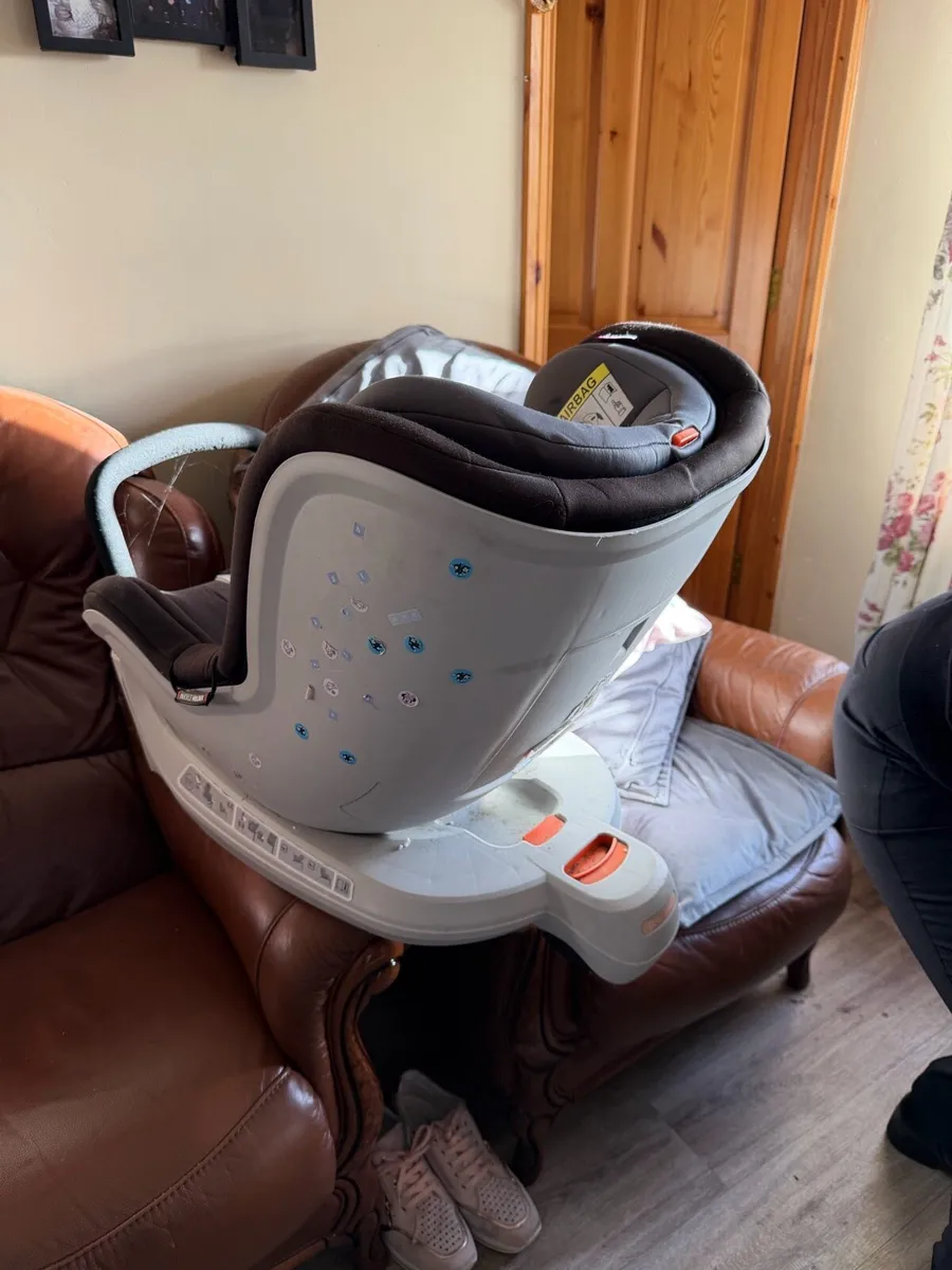 Child’s car seat - Image 2