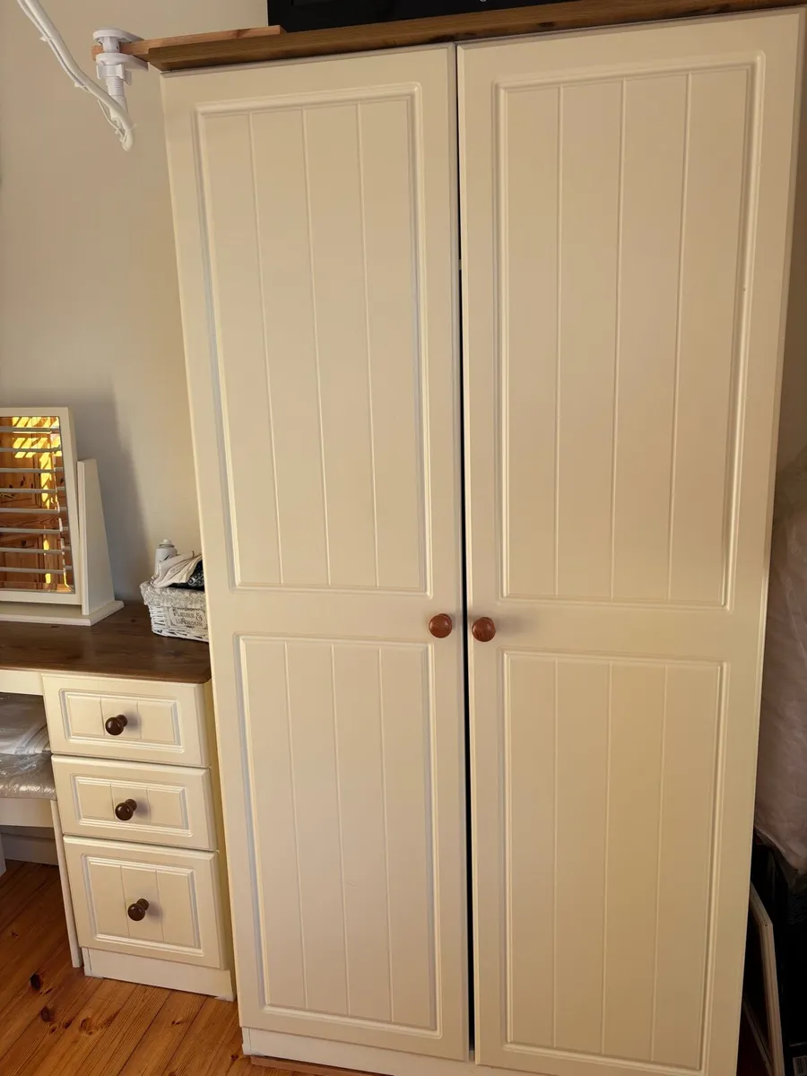 Bedroom set - Image 2