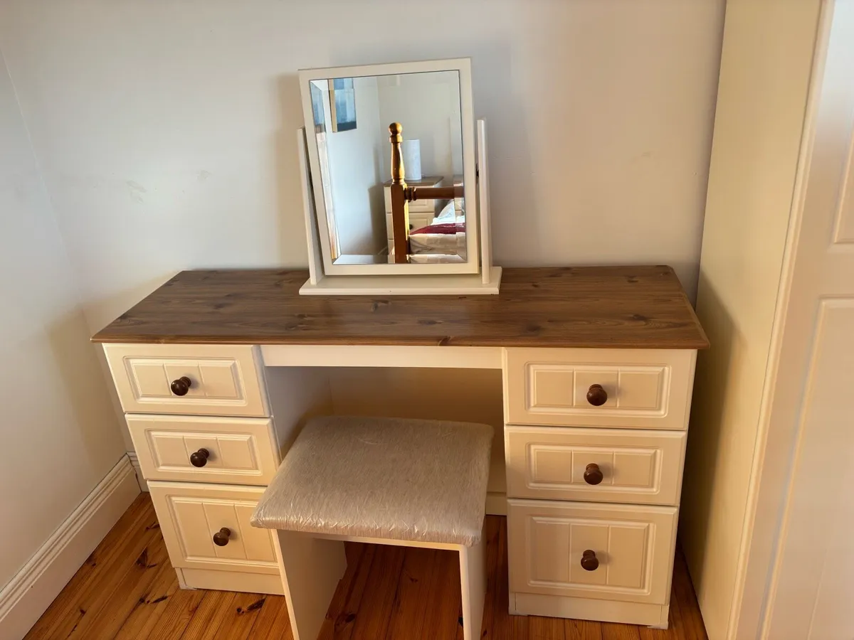 Bedroom set - Image 4