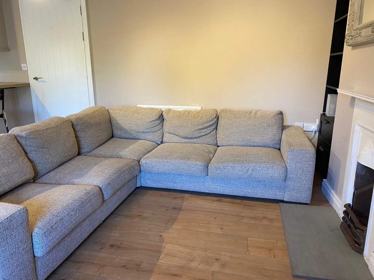 L Shaped couch - Image 1