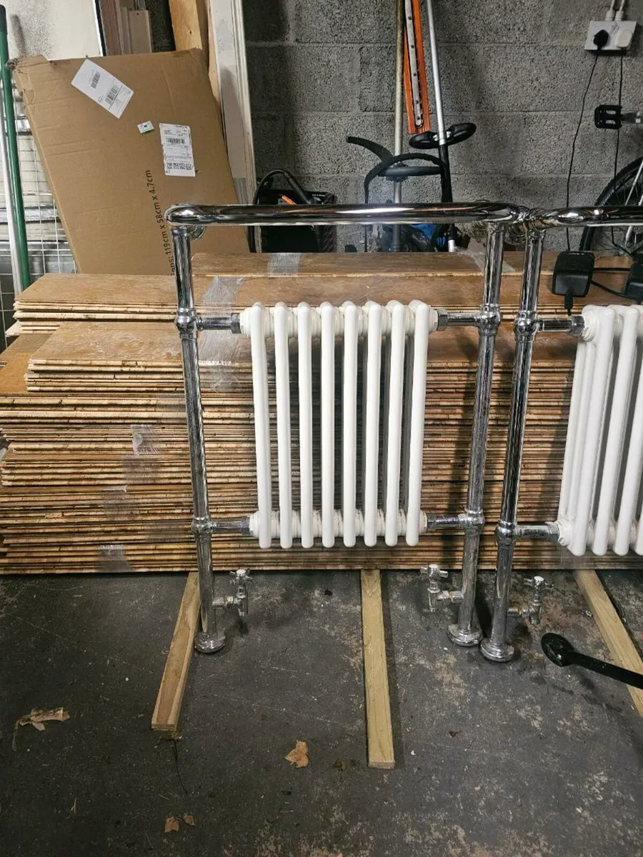 Traditional Cast Iron Style Radiator with Chrome T