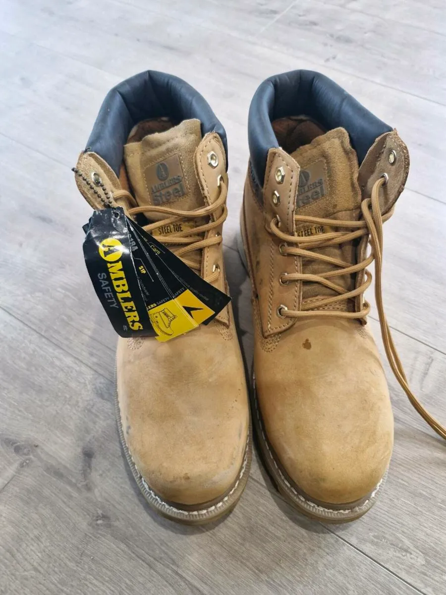 Size 10 boots - Image 3