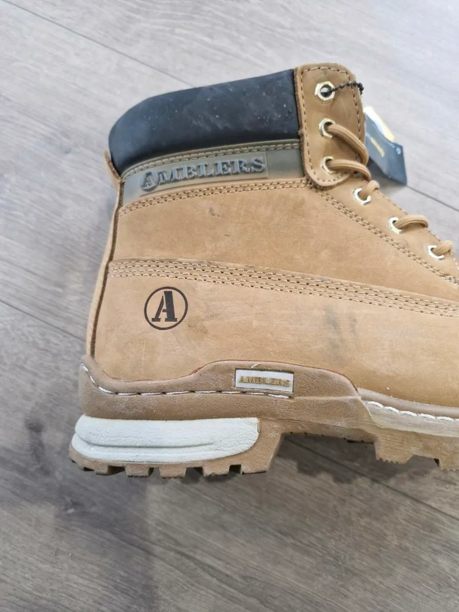 Size 10 boots - Image 4