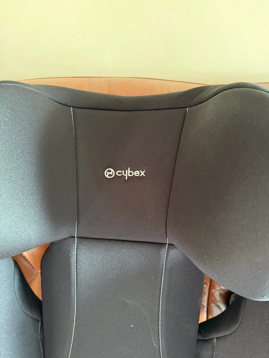 Cyber Children’s booster seat. - Image 1