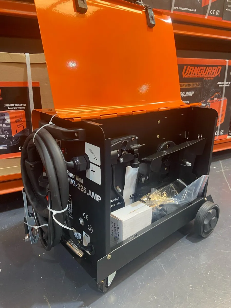 225 amp gas and gasless MIG Jan sale - Image 1