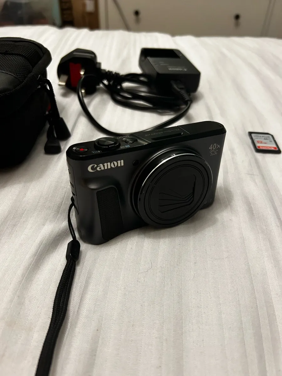 Canon SX720 HS Digital Camera - mint condition - Image 1