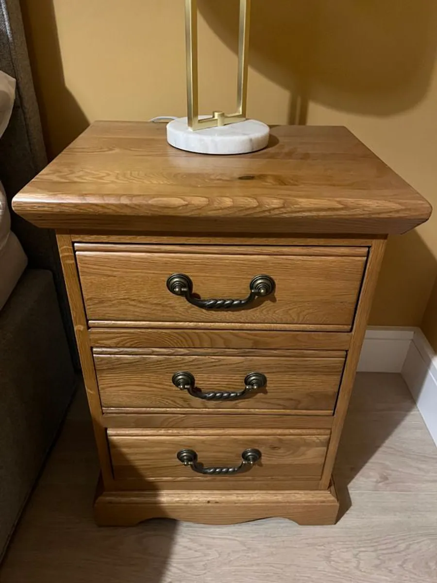 Solid oak bedside lockers - Image 1