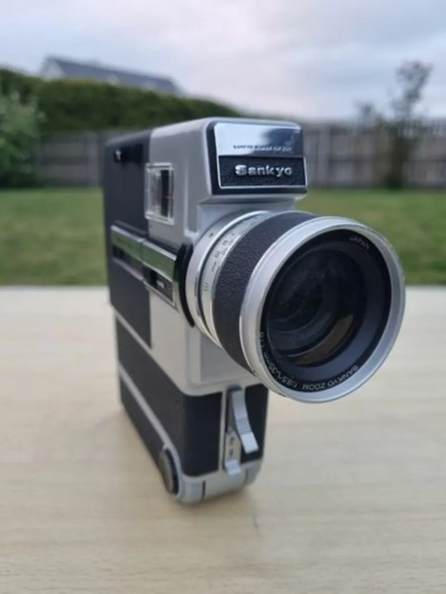 Vintage Movie Camera - Sankyo Super CM 400 - Image 3