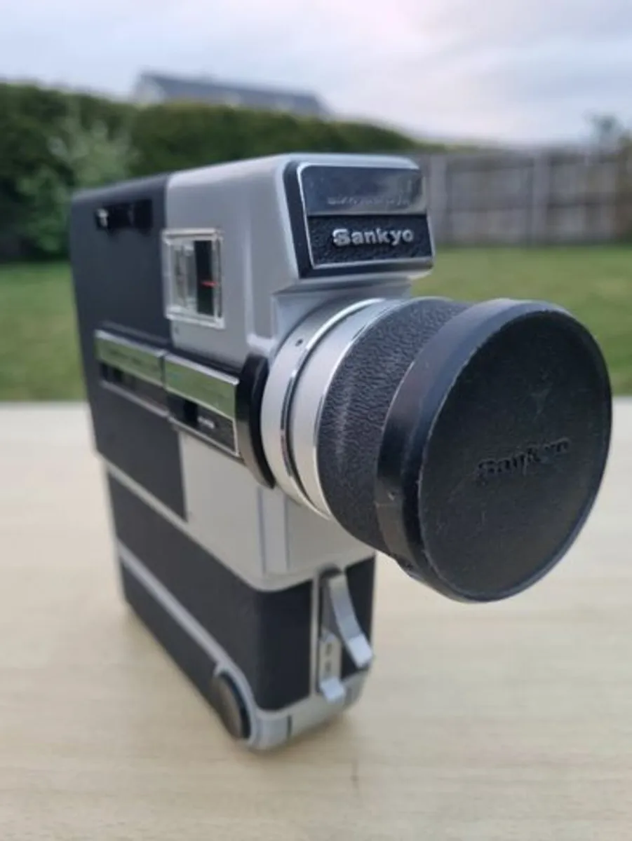 Vintage Movie Camera - Sankyo Super CM 400 - Image 4