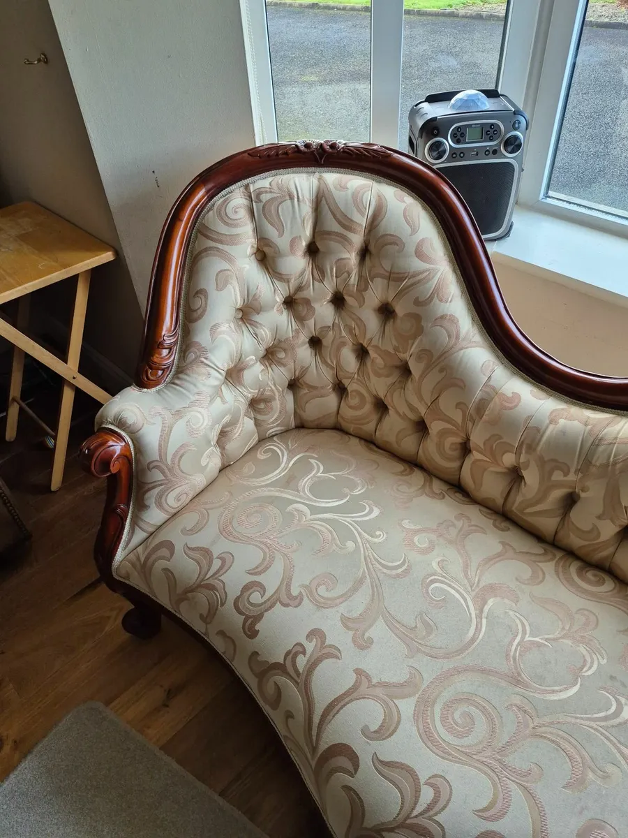 Chais Lounge - Image 1