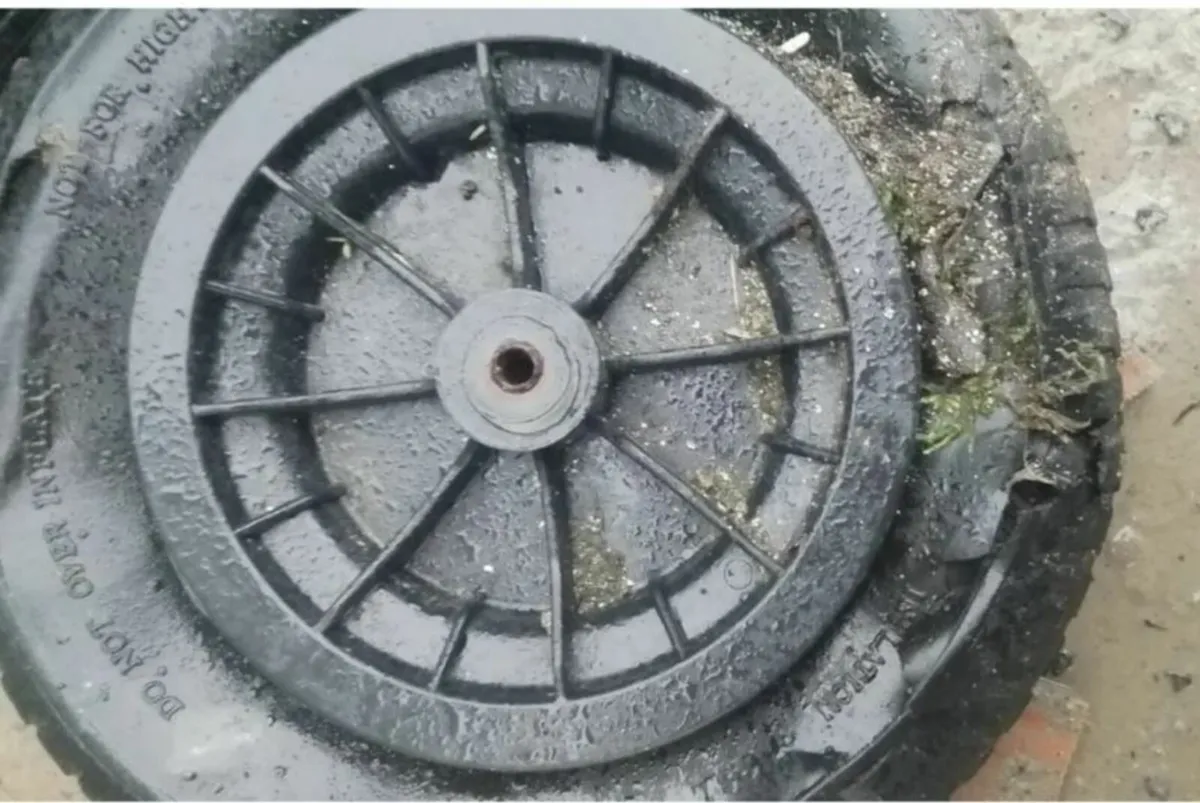 2 x Wheelbarrow wheels 3.50 - 8 Spares Repairs - Image 3