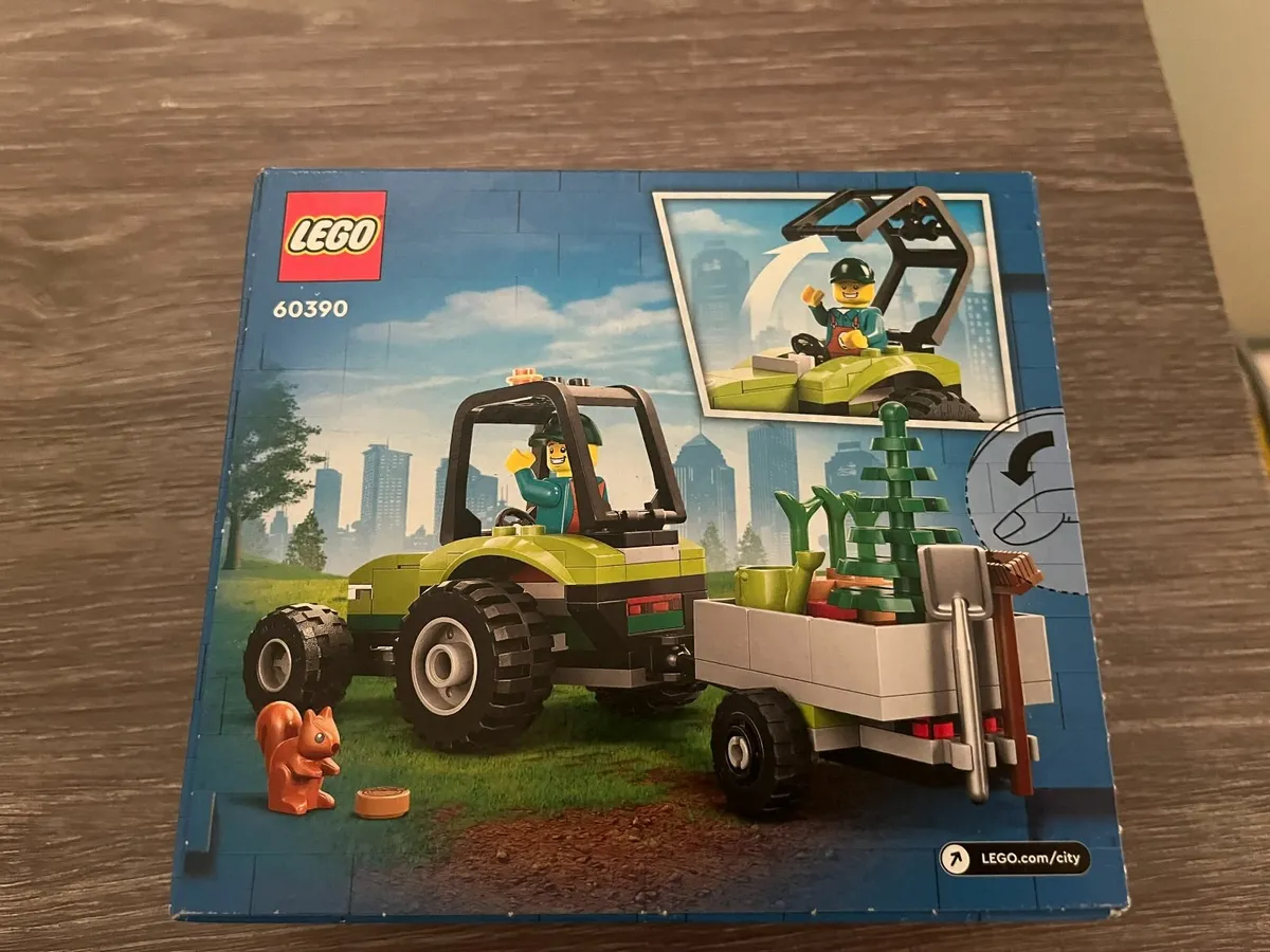 Lego City Park Tractor (60390) - Image 2