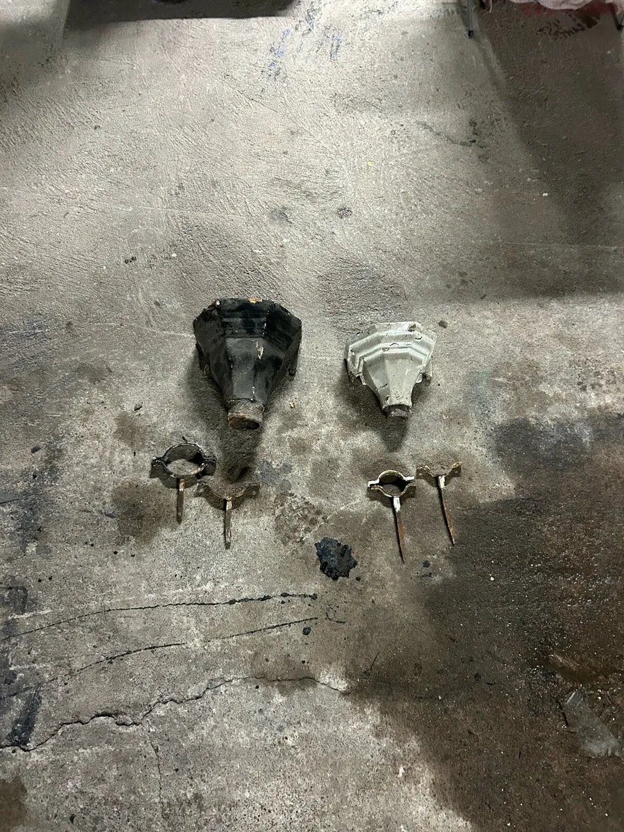 Period cast iron hoppers - Image 2