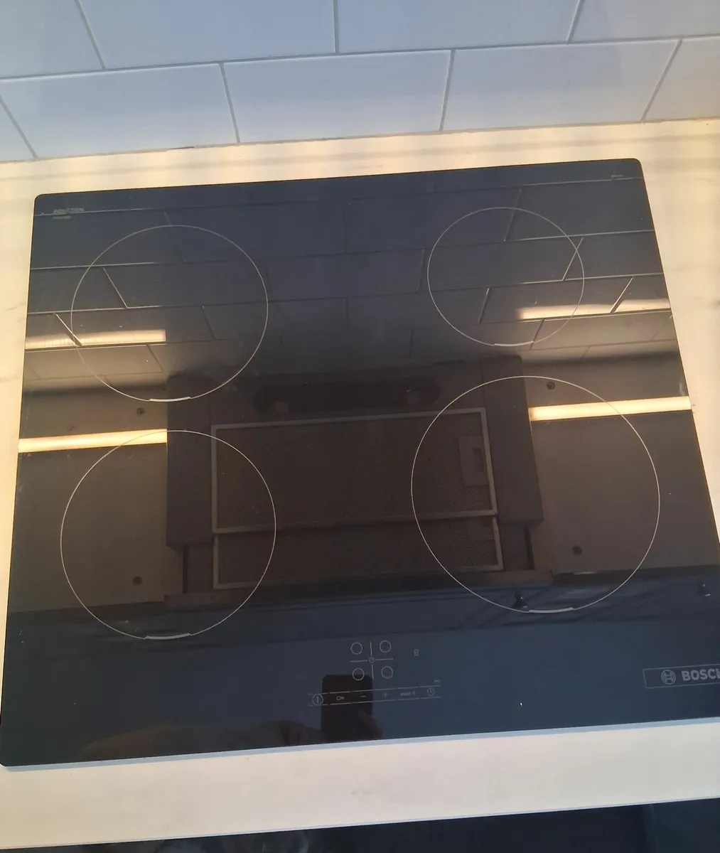 Bosch Serie 4, 4 Zone Induction Hob, Black – PUE61 - Image 1