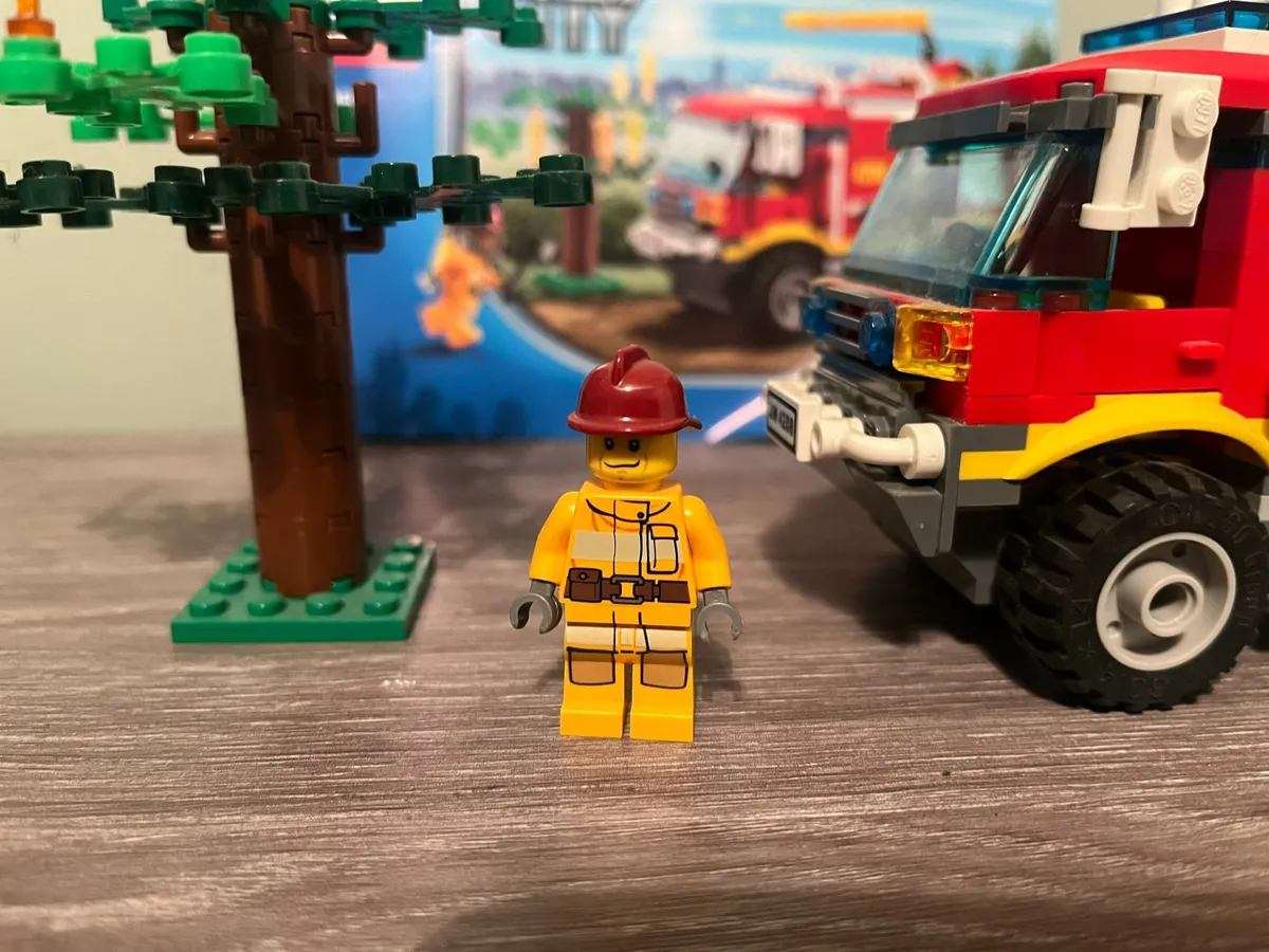 Lego City Fire Truck (4208) - Image 2