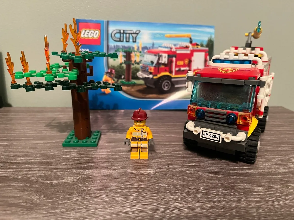 Lego City Fire Truck (4208) - Image 3