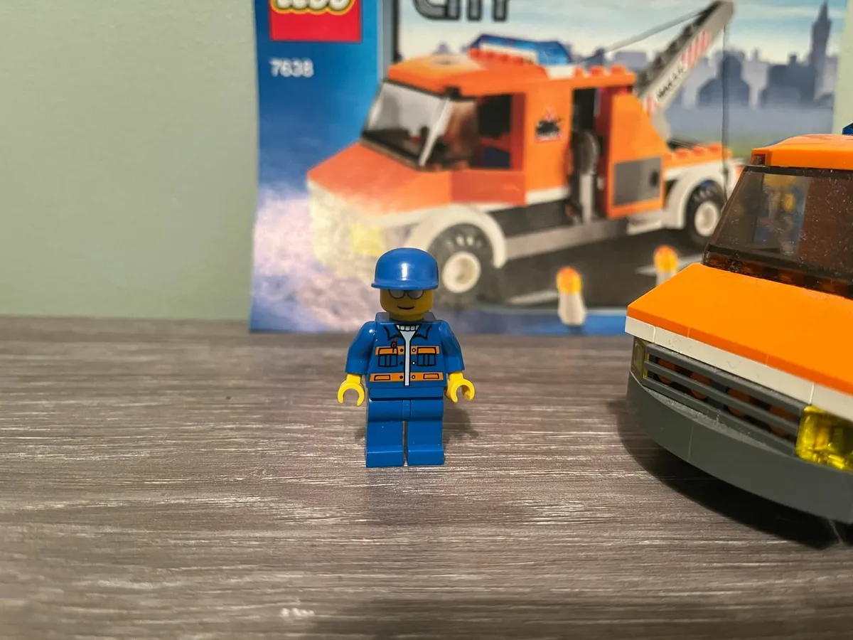 Lego City Tow Truck (7638) - Image 2